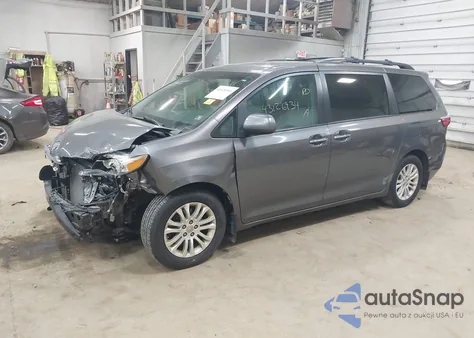 2017 Toyota Sienna Xle 8 Passenger z USA, uszkodzony, nr VIN 5TDYZ3DC1HS843034